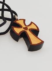 Ciondolo di legno Croce con Cuore