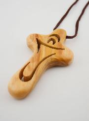 Ciondolo Croce Traforata in Legno d’Ulivo