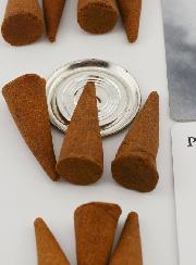 Incenso di Preghiera per essere Liberati dal Male in Coni