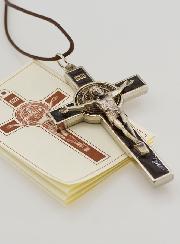Ciondolo Croce di San Benedetto  - Marrone  - 8 cm